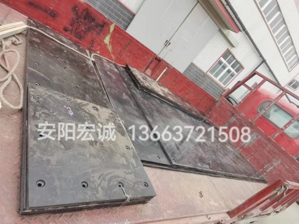 自卸車車底滑板發貨南寧，安陽宏誠自卸車車底滑板卸車沒煩惱！
